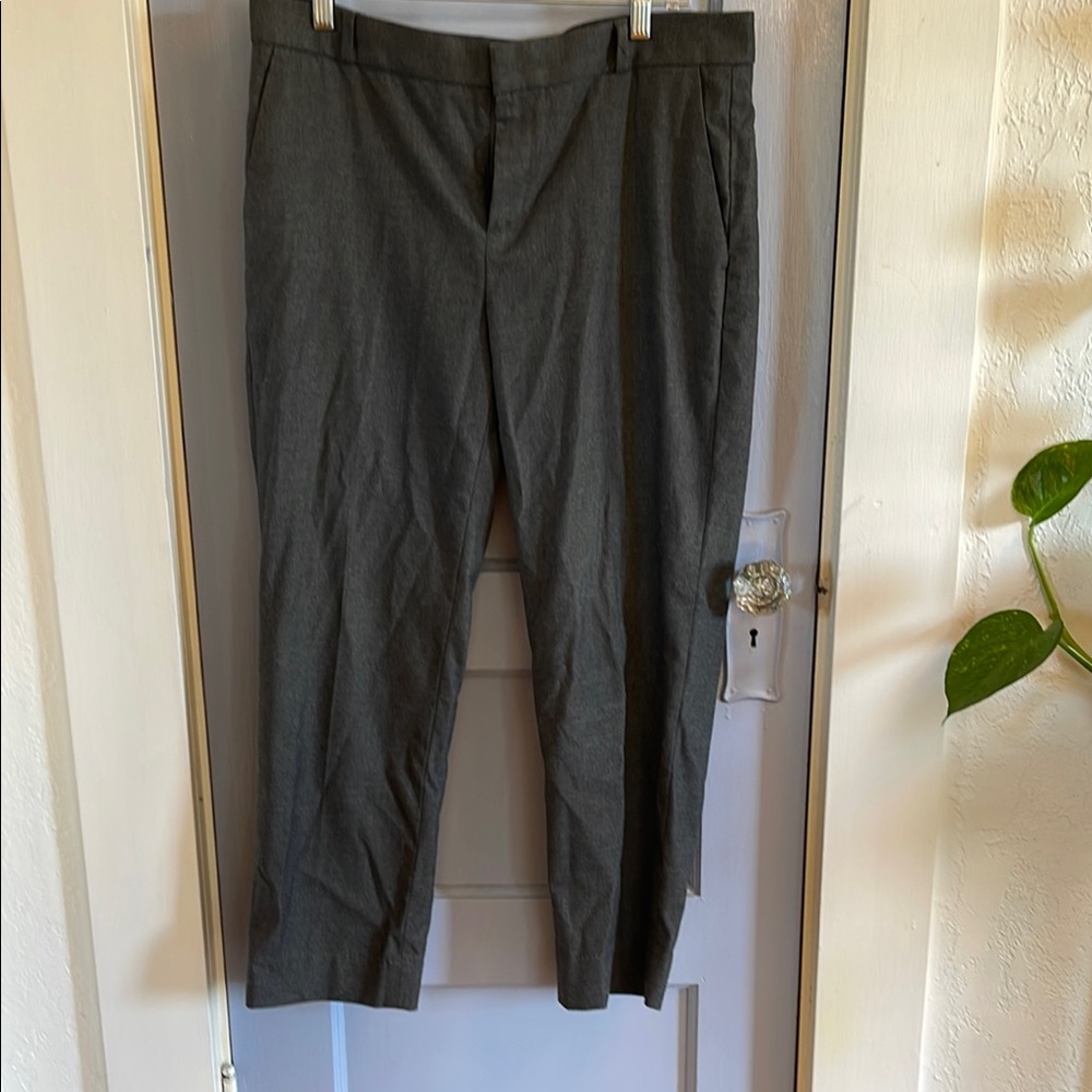 Banana Republic Gray Dress Pants Elegant Straight-Leg Design